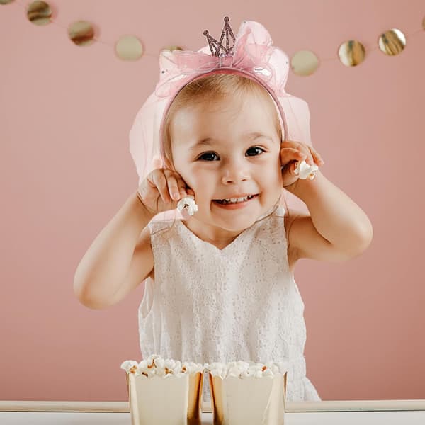 Glitterende kronehårbånd for jenter av tøy og legering med sløyfe lett hårbånd bursdagsfester festlige anledninger