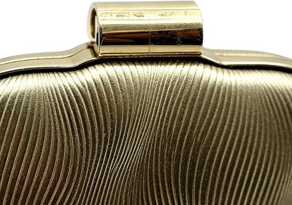 Goldplånbok med PU-läderkedja axelrem; afton-/balhandväska. (DB)