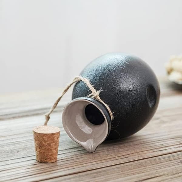 Musta keraaminen viinikannu sake-pullo korkilla, 10oz