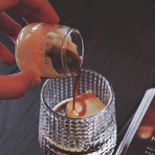 2 stk. mini glassfløtekanner melkekrukker sauskanner, kaffeservering, 2oz -