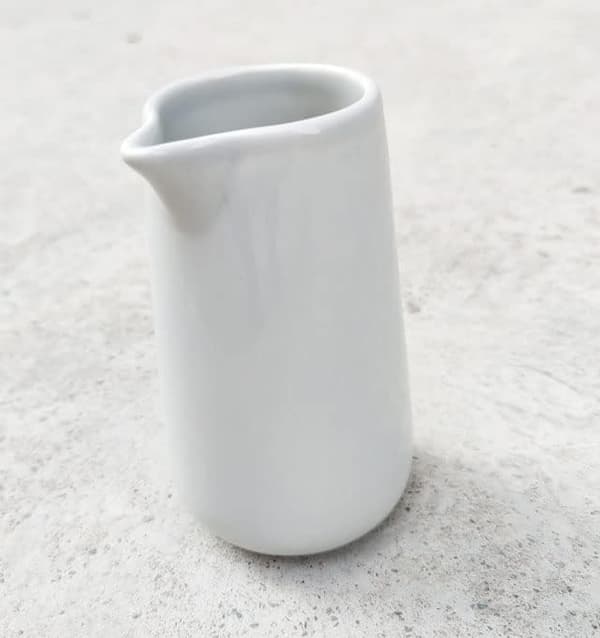 Hvit keramisk fløtemugge melkekanne, kaffeservering - 400 ml