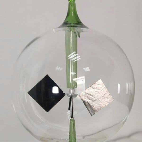 Rotating Glass Windmill with 4 Blades, Solar Powered Crookes Radiometer Light Mill/Educational Teaching S-FA-