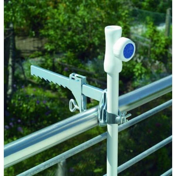 Parasolholder til altanrækværk