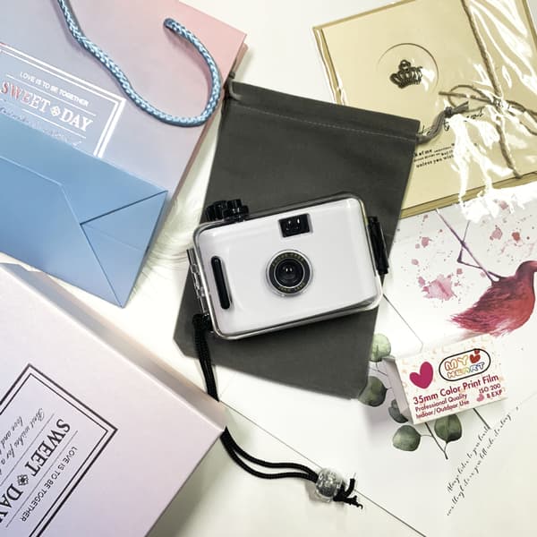 Analog 28mm film camera set (18 sheets color film)