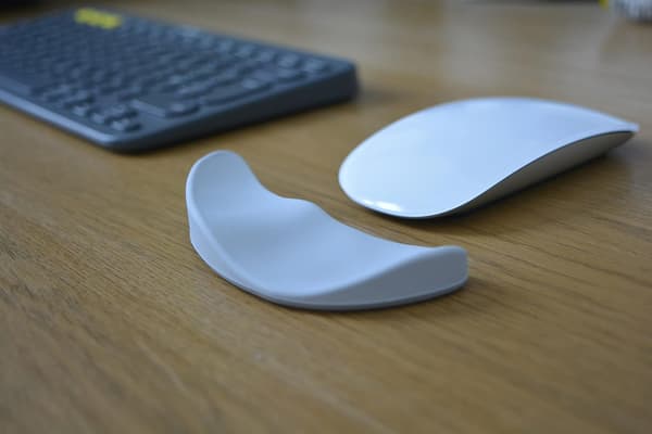 Ergonomic Silicone Mouse Wrist Rest for Right-Handed Users, Wrist Support for Gaming Mouse, Laptop, Home, Office (Right Hand Black)