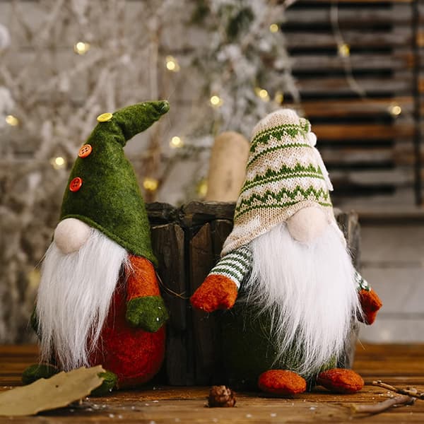 2 stk. plys nisser, svenske nisser, julepynt