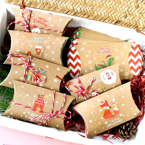 24 st små presentaskar i kartong - Julgodisbox, liten present