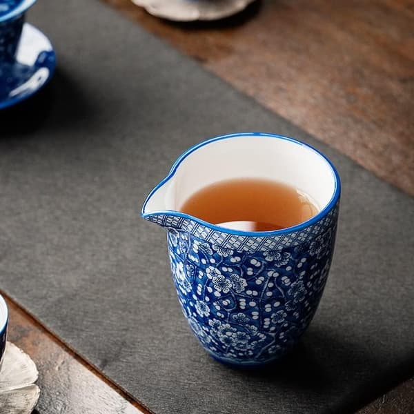 Keramisk fløtemugge blå og hvit krukke for sauser kaffe melk te -