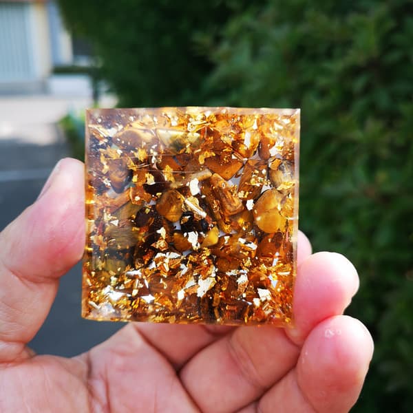 Tigerøye-pyramide med Livets Tre Feng Shui Chakra Ekte Reiki-edelsten 5 cm dekorasjon