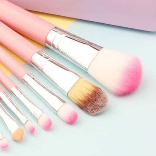 7-piece makeup brush set for face, soft bristles, comfortable handle, face and eye makeup brushes for beginners
