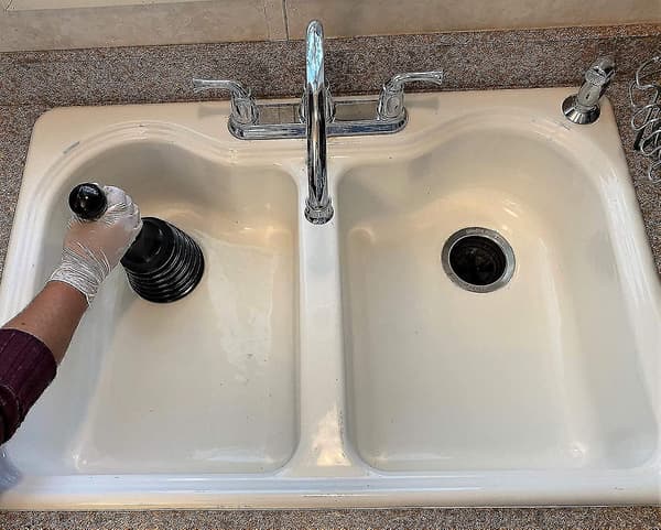 Master Plunger MPS 4 vask afløbsrenser til vask, badeværelsesvask, brusebad og badekar. Lille og robust design, stor bælg til kommerciel brug