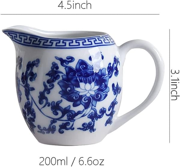 Keramikk blå og hvit mugge - fløtemugge med håndtak, servering av kaffe og melk