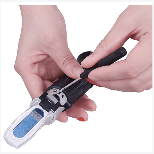 0-90% Brix Handheld Refractometer with ATC Temperature Compensation for Homebrewing Fruit and Sugar Content Testing