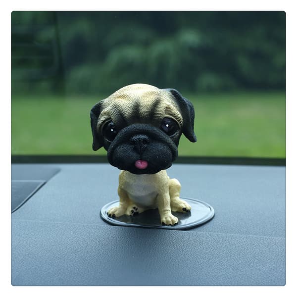 Kreativ bilpynt søt gul bulldog hund riste hode tilbehør