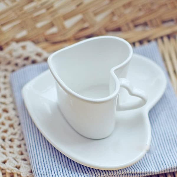 Vit Keramisk Hjärtformad Liten Tekopp Kaffemugg med Fatset, 100ml -