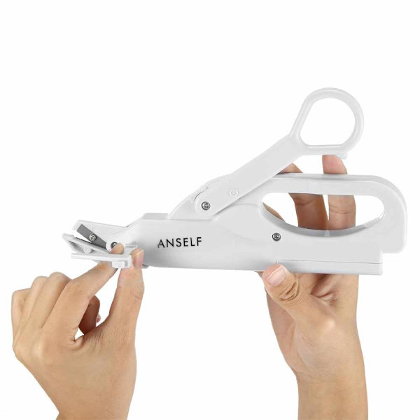 Battery-powered electric scissors, versatile for tailoring, sewing, paper, leather, fabric cutting, ergonomic design with maximum cutting width