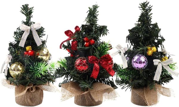 Lite grønt kunstig juletre borddekorasjon med mini