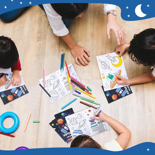 24 delar rymdfärgböcker Mini solsystem astronaut galax födelsedagspåsar för klassrumsaktiviteter