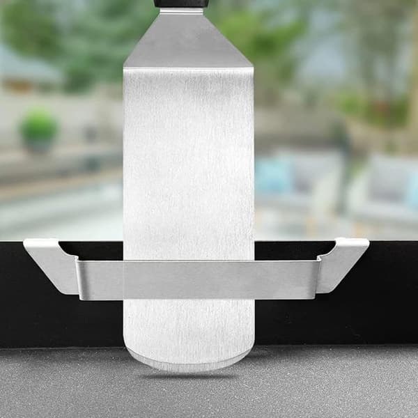 2 stk. grillspatelholder i rustfrit stål med kroge til flade grillplader og grilltilbehør til pladsbesparende opbevaring -