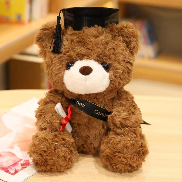 2023 dimissionsbamse (sort hat), dimissionsbamsedukke, plys-bamse, bamse, dimissionshat, bamse