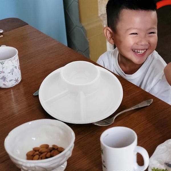 Fat-reducing divided plate for children with 3 compartments