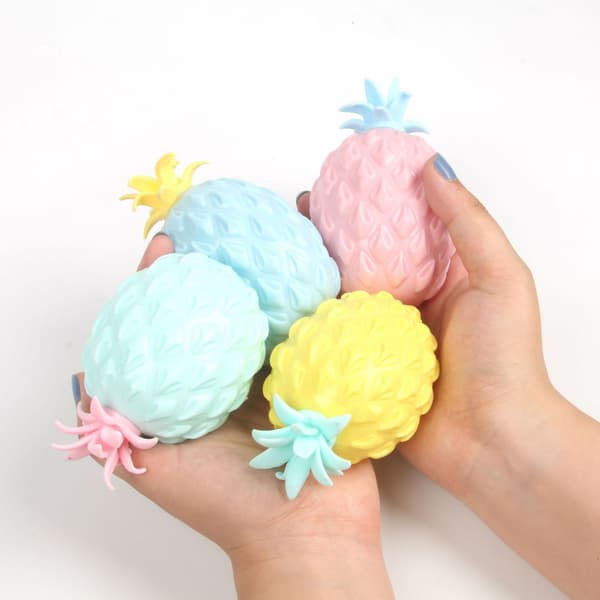 4-pak Ananas Bløde Legetøj 3D Squishy Legetøj Stresslindring Klemme Legetøj Fidget Legetøj til Børn og Voksne