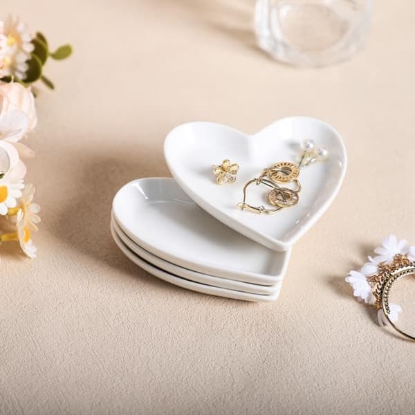 4 stk. keramiske hjerteformede smykkebakker, hvide - White