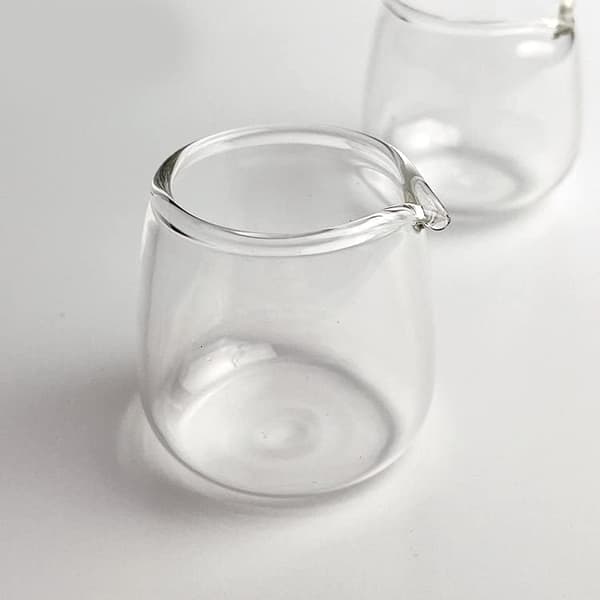 4 stk. mini glassfløtekanner melkekrukker sausmugger, kaffeservering, 2 oz