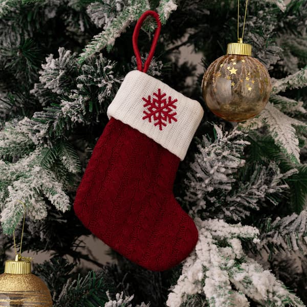 Røde strikkede julestrømper med monogram, personlige initialer julestrømper, boligindretning julepynt (snefnug)