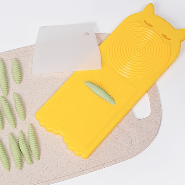 Multifunksjonell pastamaskin Holdbar dumplings Deigpresseverktøy Matlagingstilbehør yellow