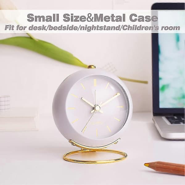 Battery-powered Desk Alarm Clock with Lamp, Retro Silent Analog Small Clock, Table and Nightstand Alarm Clock