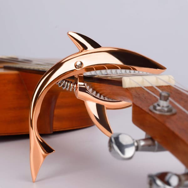 Capo for akustisk og elektrisk gitar (roségull)