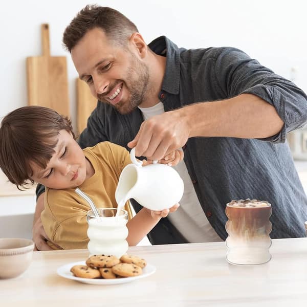 Räfflade glas 300 ml, set med 2 kaffeglas med räfflade sugrör i glas för mat, vatten, juice, öl, universella dricksglas