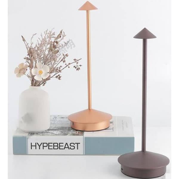 Dimbar LED-bordlampe i aluminium, Peak Mushroom, IP54-klassifisert, pluggbase, høyde 29 cm, EU-plugg