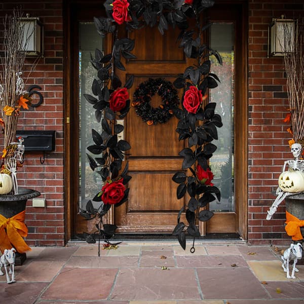 Guirlande med sorte kunstige roser, efterårslønneblade til ophængning, sorte efterårsblade, kunstig blomst, silkeranke, efterårshøst, Thanksgiving, Halloween