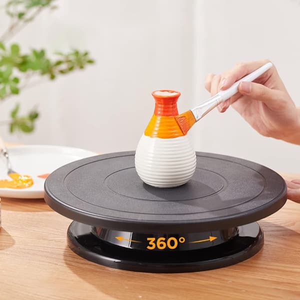 Rotating Cake Turntable, 360° Smooth Spin with Non-Slip ABS Surface and 2 Spatulas, for Baking, Ceramics, and Crafts, Black, 27 cm W B