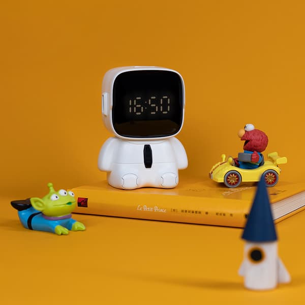 Kids Alarm Clock Digital Alarm Clock Bedside Clock with Snooze, Countdown Function, Independent Alarms, Rechargeable, Suitable