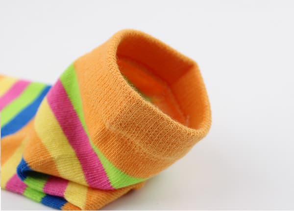 4 Par Fullfinger Tåstrømper Bomullsstrømper Tåseparerte Strømper Regnbuestripete Strømper for Kvinner Jenter