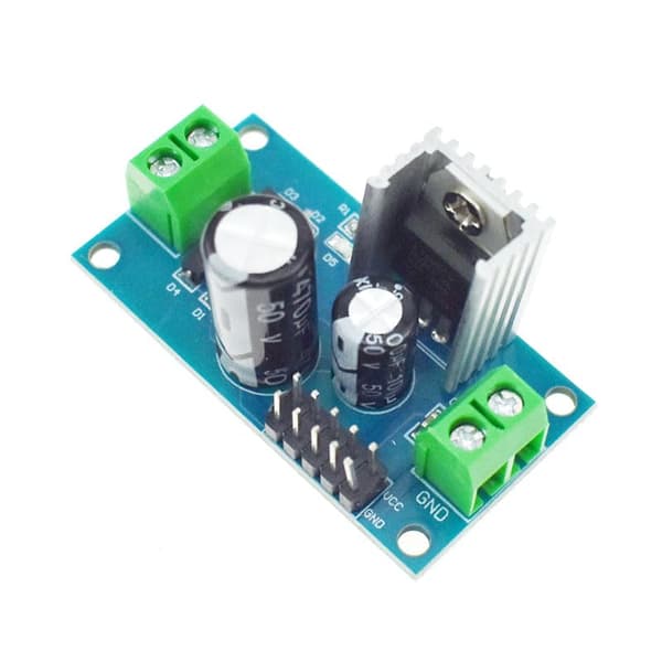 10 kpl LM7805 kolmipisteinen 5V-säädin