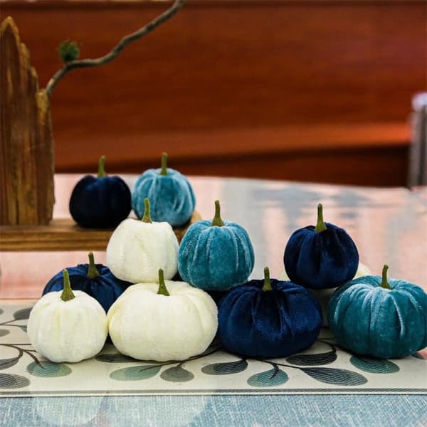 Halloween Dekorativ Ornament Kunstige Græskar 12-pak Kunstige Fløjl Mini Græskar til Halloween, Efterår og Festdekorationer (Blå)