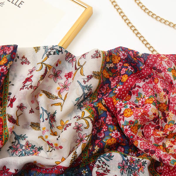 Lättviktig blommig tryckt scarf för kvinnor Höst Vinter Mode Fransad sjal