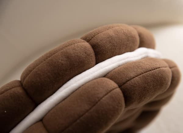 14-tommers kakeformet dekorativ rund pute Comforta