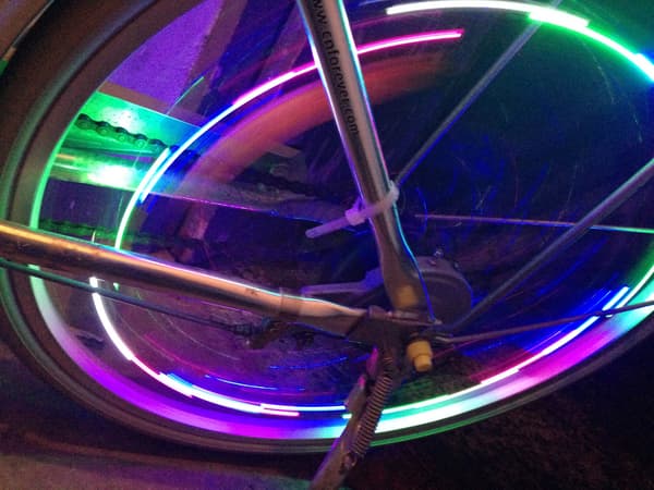 Alle syv farver 1-pak dæk LED cykelhjul lamper bli mere bri