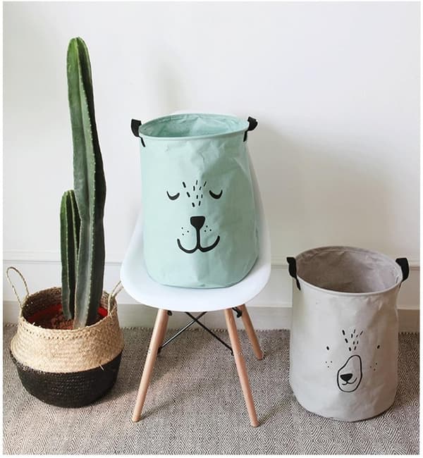 Foldable and waterproof laundry basket suitable for storage