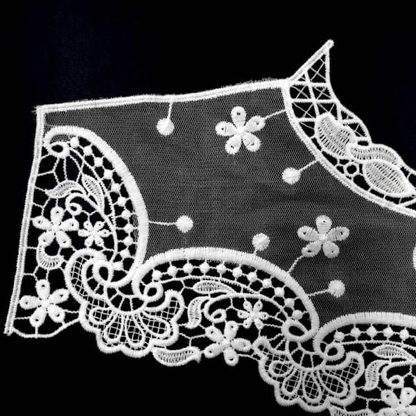 #Falsk krage brodert med blonde - hvit for skreddere, en størrelse#