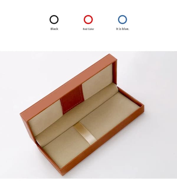 Lyxig brun pennask i konstläder med beige sammetsfoder, tom presentförpackning för förvaring och presentering av signaturpenna