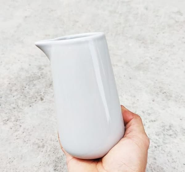 Hvit keramisk fløtemugge melkekanne, kaffeservering - 400 ml