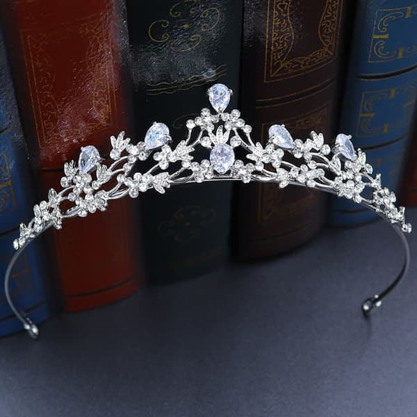 White Crown, Crystal Flower Decorations