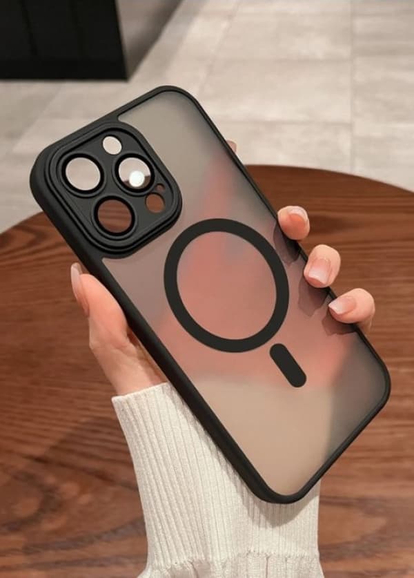 Sort/Transparent cover - Passer til iPhone 15 Pro - Magnetisk