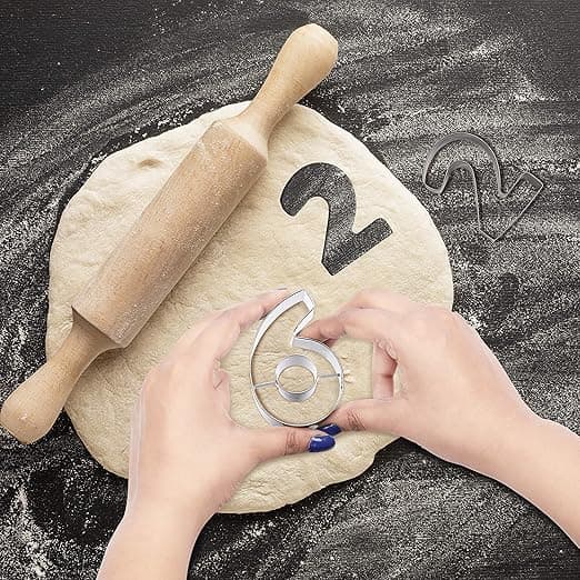 9-delt Nummerudstikkersæt - Kageform i Rustfrit Stål med Numrene 0-8 Inkluderet - Idé